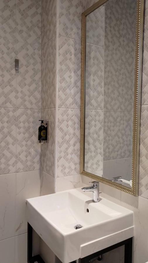 Fu'S House 52 Hotel Тайнан Екстериор снимка